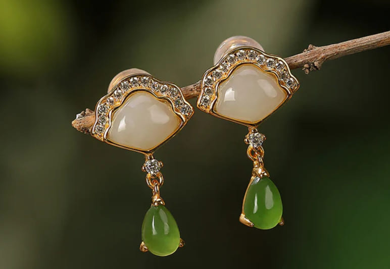 Khám phá vẻ đẹp của bông tai ngọc tự nhiên