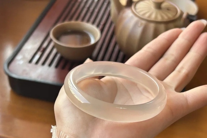 King Jade cung cấp vòng tay phong thủy chất lượng