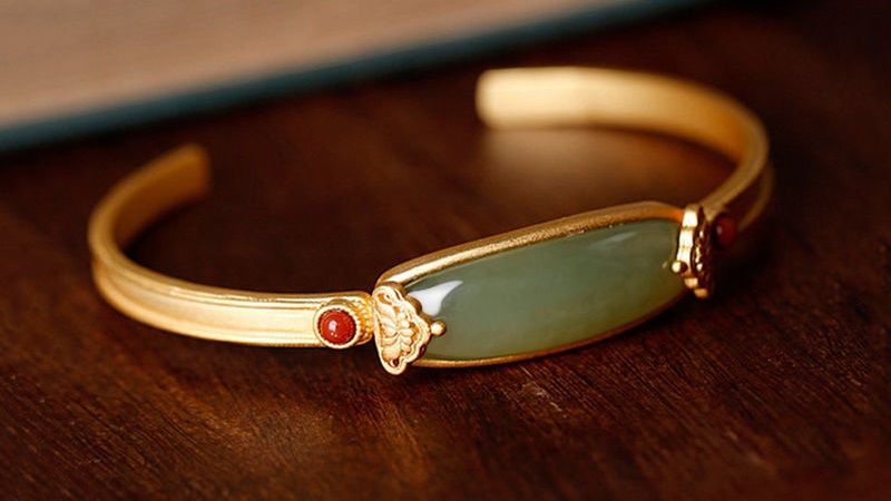 Vòng tay ngọc cho ngày của mẹ