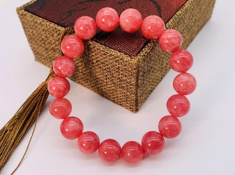 Mua trang sức ngọc cao cấp cho người bạn tri kỷ tại King Jades