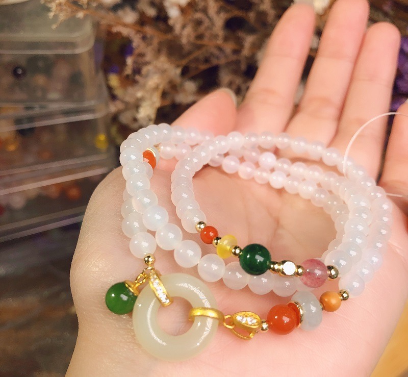 Kết hợp ngọc đa bảo với charm theo phong cách riêng