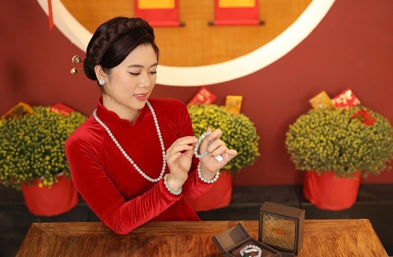 Vòng bạch ngọc hòa điền tao nhã và mang đến sự viên mãn