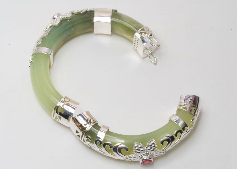 Nên làm gì khi vật phẩm ngọc bị nứt, gãy, vỡ