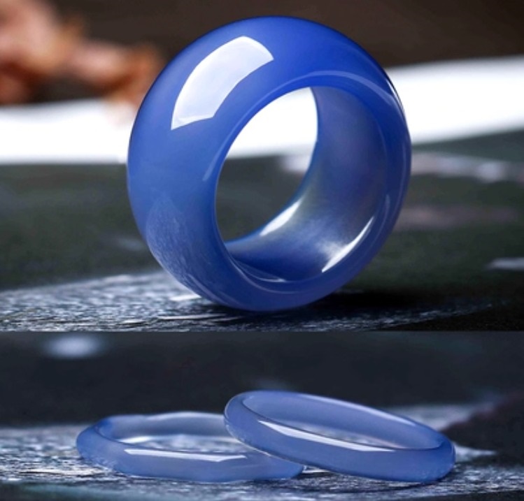 Nhẫn ngọc xanh phù hợp cho học sinh, sinh viên