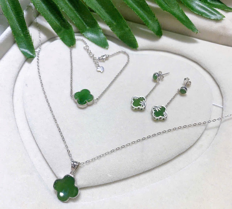 Chia sẻ cách chọn quà cưới độc đáo bằng ngọc tự nhiên tặng cô dâu chú rể