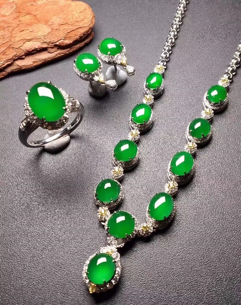 Trang sức ngọc - quà tặng ý nghĩa và sang trọng dành cho sếp