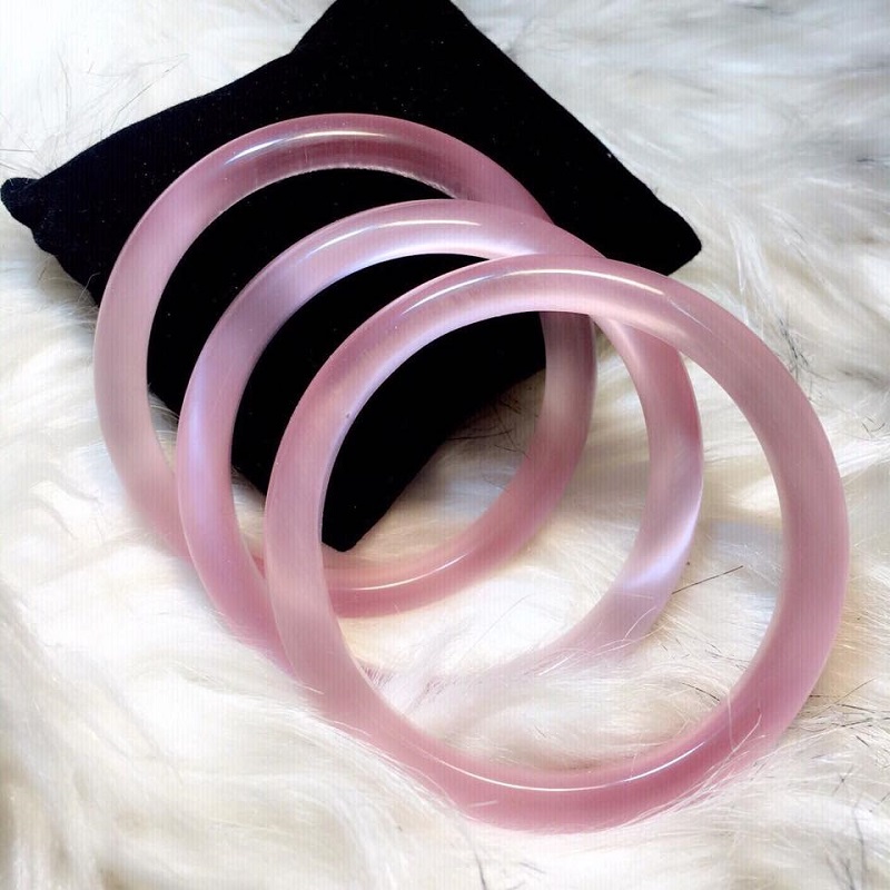 Tặng vòng ngọc cho người yêu thể hiện tình yêu chân thành