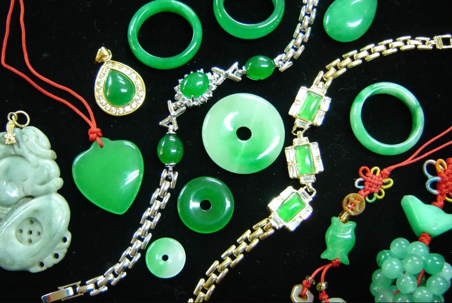 Trang sức ngọc cẩm thạch giúp người đeo bình an và may mắn