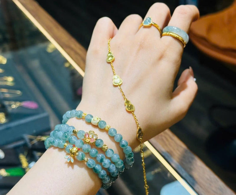 Vẻ đẹp tinh tế của trang sức ngọc tự nhiên