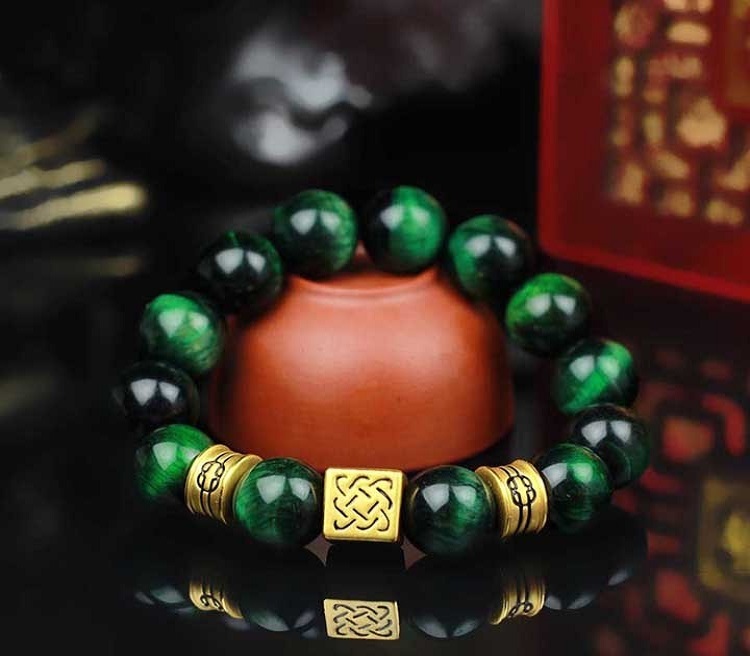 King Jade cam kết mang đến cho quý khách hàng các sản phẩm trang sức ngọc tự nhiên chất lượng hàng đầu, giá cả hợp lý