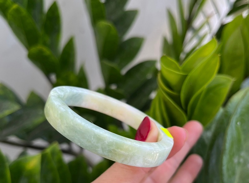 Tìm hiểu nguồn gốc của vòng ngọc bản vuông