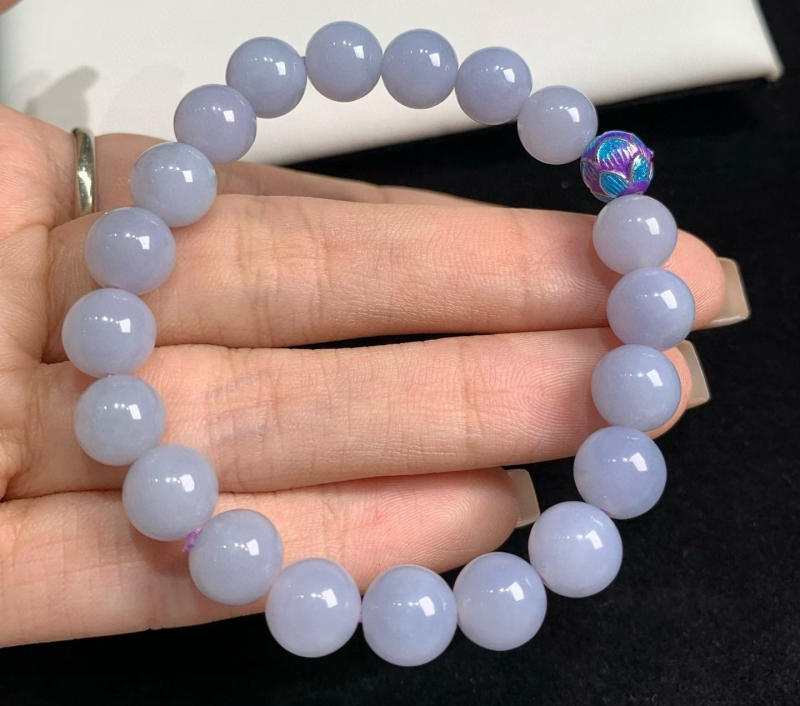 Tìm hiểu về việc sử dụng vòng ngọc giảm lo âu