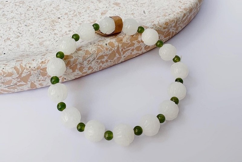 Nên chọn vòng tay ngọc Minimalist hợp mệnh và phong thủy