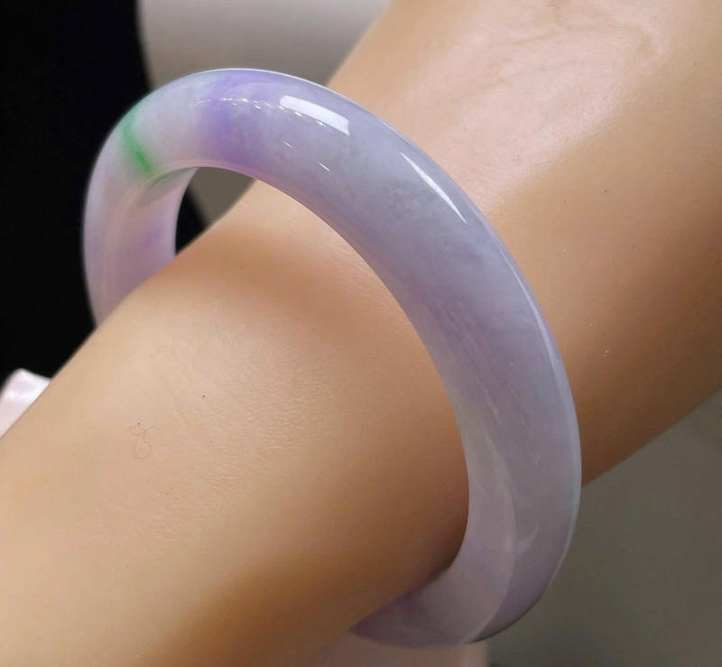 Trang sức ngọc liền khối đẹp đơn giản, không lỗi mốt