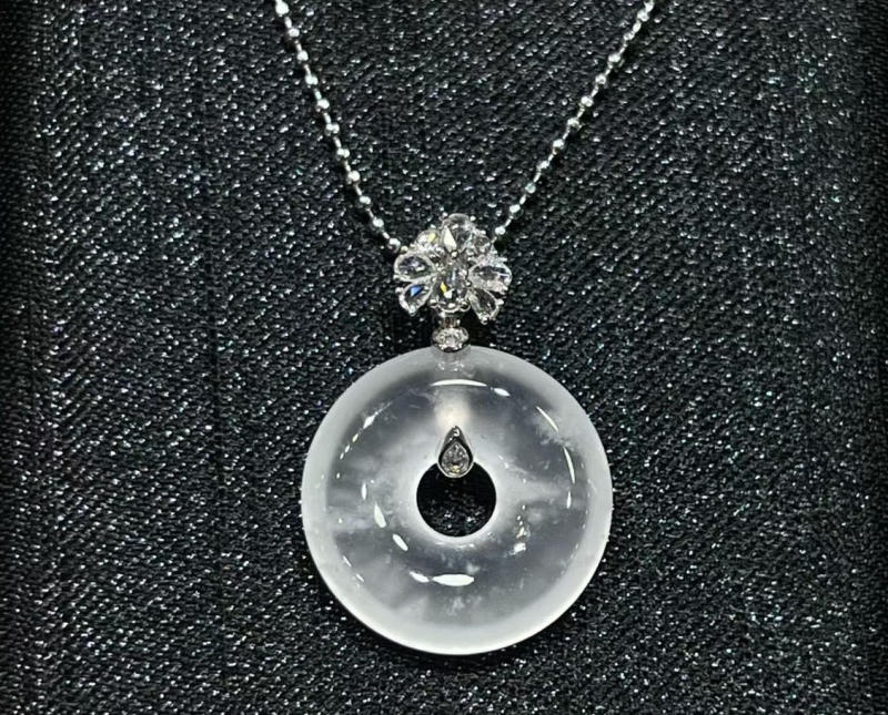 Phong cách trang sức ngọc tối giản, sang trọng